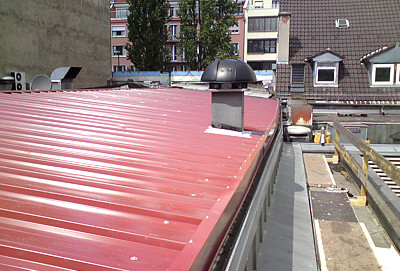 Projekt "Dachsanierung Eternitdach zu Sandwichdach" ( 2012 Zimmerei Kuffer. Alle Rechte vorbehalten.)