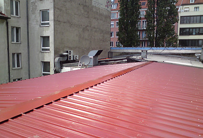 Projekt "Dachsanierung Eternitdach zu Sandwichdach" ( 2012 Zimmerei Kuffer. Alle Rechte vorbehalten.)